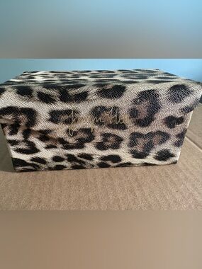 Jaclyn Hill x Quay Sunglasses Holder Leopard Print